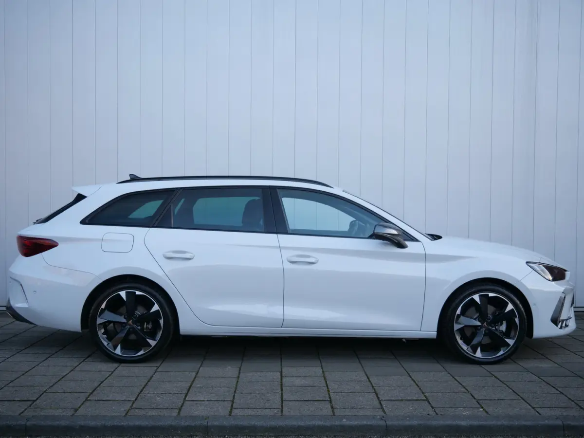 1.5 TSI e-Hybrid Business 204 Pk Automaat Navi / DAB / Apple Carplay / Camera / Stoel- en stuurverwarming