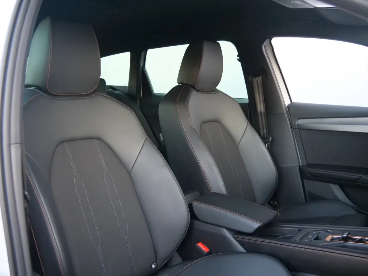 1.5 TSI e-Hybrid Business 204 Pk Automaat Navi / DAB / Apple Carplay / Camera / Stoel- en stuurverwarming