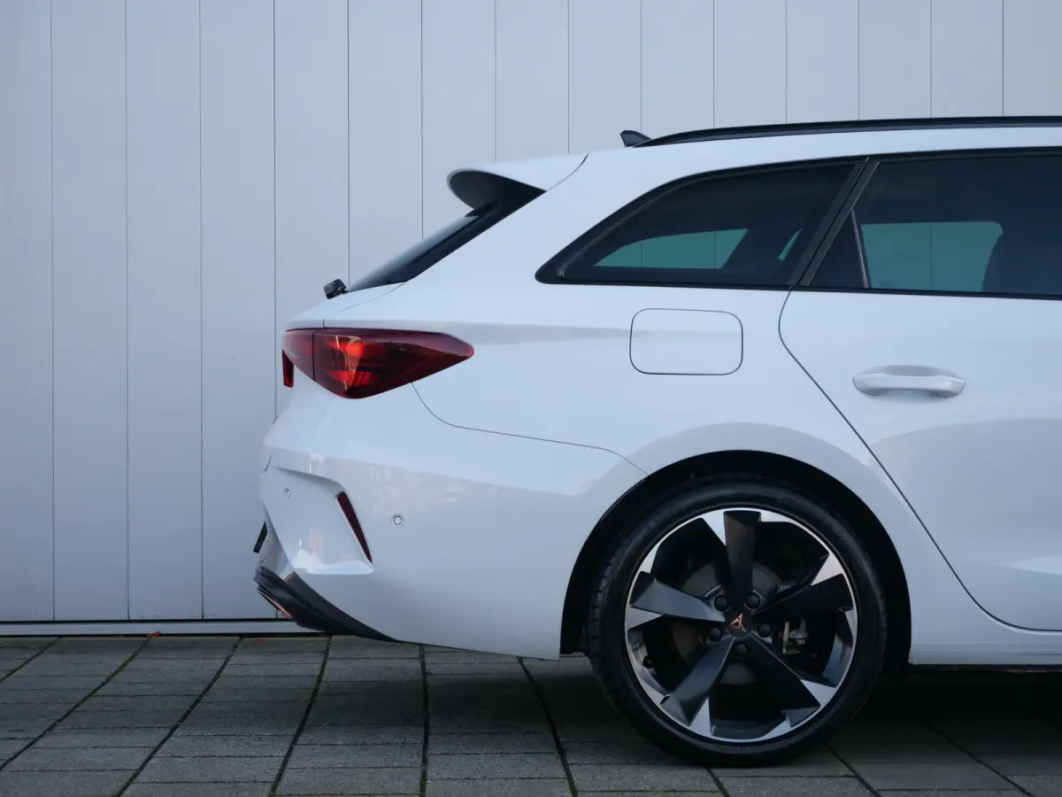 1.5 TSI e-Hybrid Business 204 Pk Automaat Navi / DAB / Apple Carplay / Camera / Stoel- en stuurverwarming