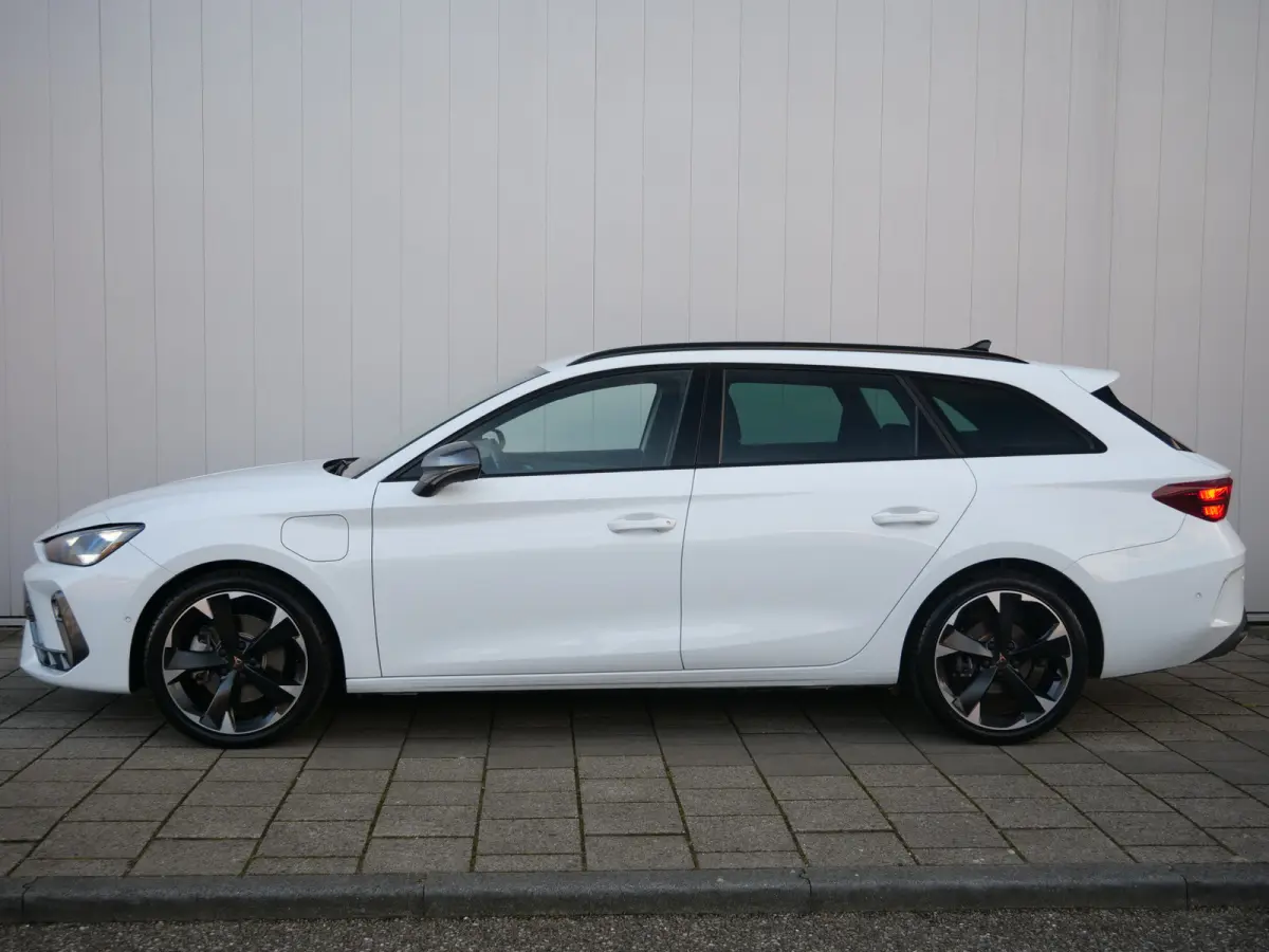 1.5 TSI e-Hybrid Business 204 Pk Automaat Navi / DAB / Apple Carplay / Camera / Stoel- en stuurverwarming