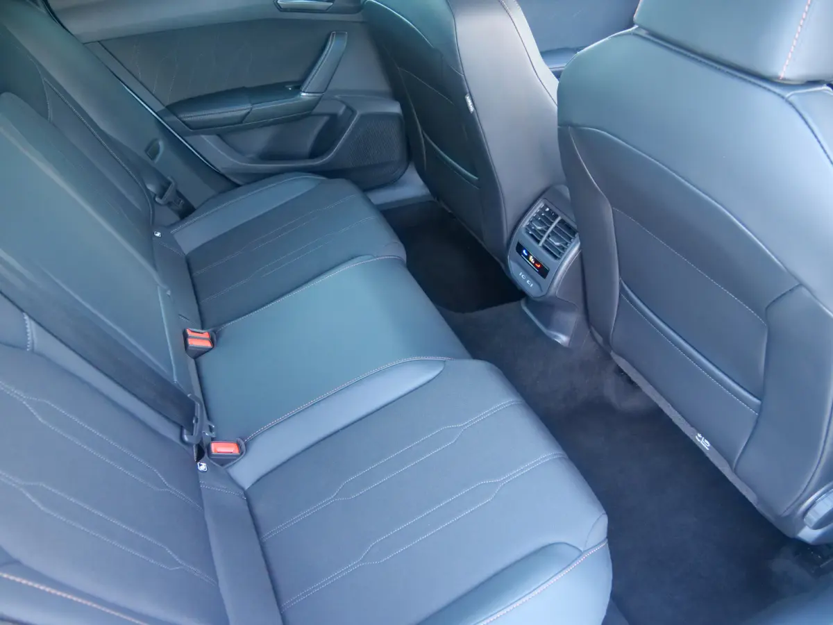 1.5 TSI e-Hybrid Business 204 Pk Automaat Navi / DAB / Apple Carplay / Camera / Stoel- en stuurverwarming