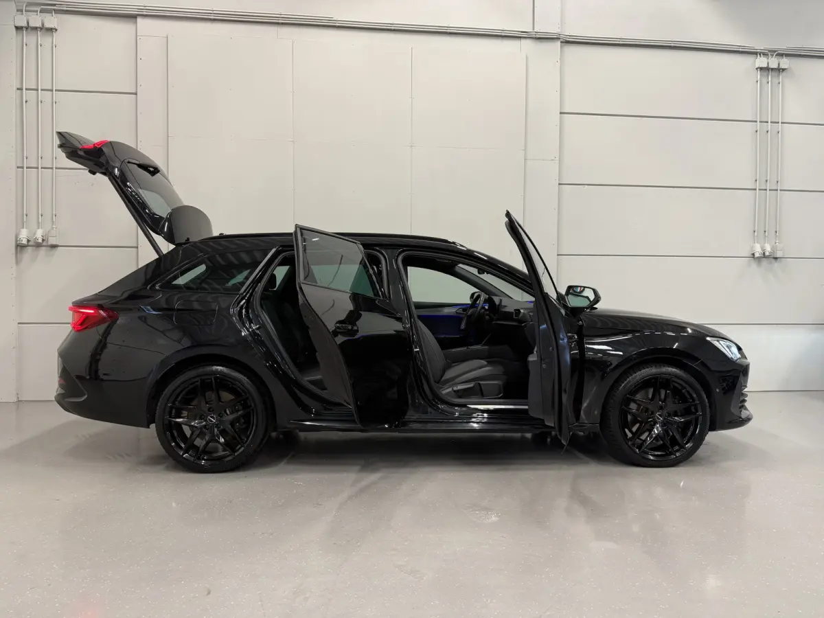 1.4 e-Hybrid VZ 245PK BLACK LED/19"BLACK/ACC/CARPLAY/DRIVE ADAPTIVE-ONDERSTEL/SOH 89%/KEYLESS/SFEER/CAMERA/LEER-STOF SP.STOEL/STOEL+STUURVERW/PRIVACY/ELECTR.A.KLEP/DONKERE-HEMEL/VOLLEDIG CUP