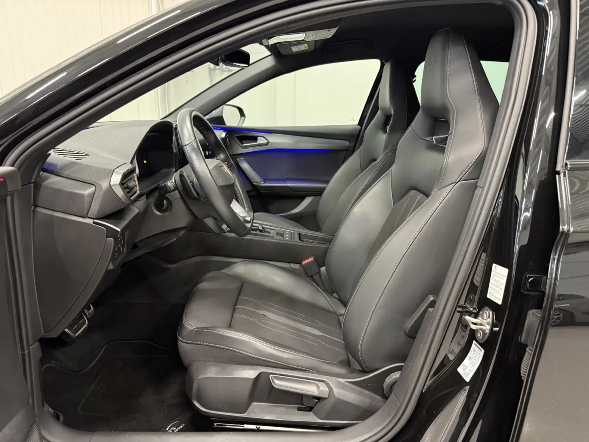 1.4 e-Hybrid VZ 245PK BLACK LED/19"BLACK/ACC/CARPLAY/DRIVE ADAPTIVE-ONDERSTEL/SOH 89%/KEYLESS/SFEER/CAMERA/LEER-STOF SP.STOEL/STOEL+STUURVERW/PRIVACY/ELECTR.A.KLEP/DONKERE-HEMEL/VOLLEDIG CUP