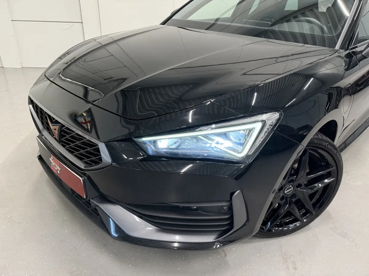 1.4 e-Hybrid VZ 245PK BLACK LED/19"BLACK/ACC/CARPLAY/DRIVE ADAPTIVE-ONDERSTEL/SOH 89%/KEYLESS/SFEER/CAMERA/LEER-STOF SP.STOEL/STOEL+STUURVERW/PRIVACY/ELECTR.A.KLEP/DONKERE-HEMEL/VOLLEDIG CUP