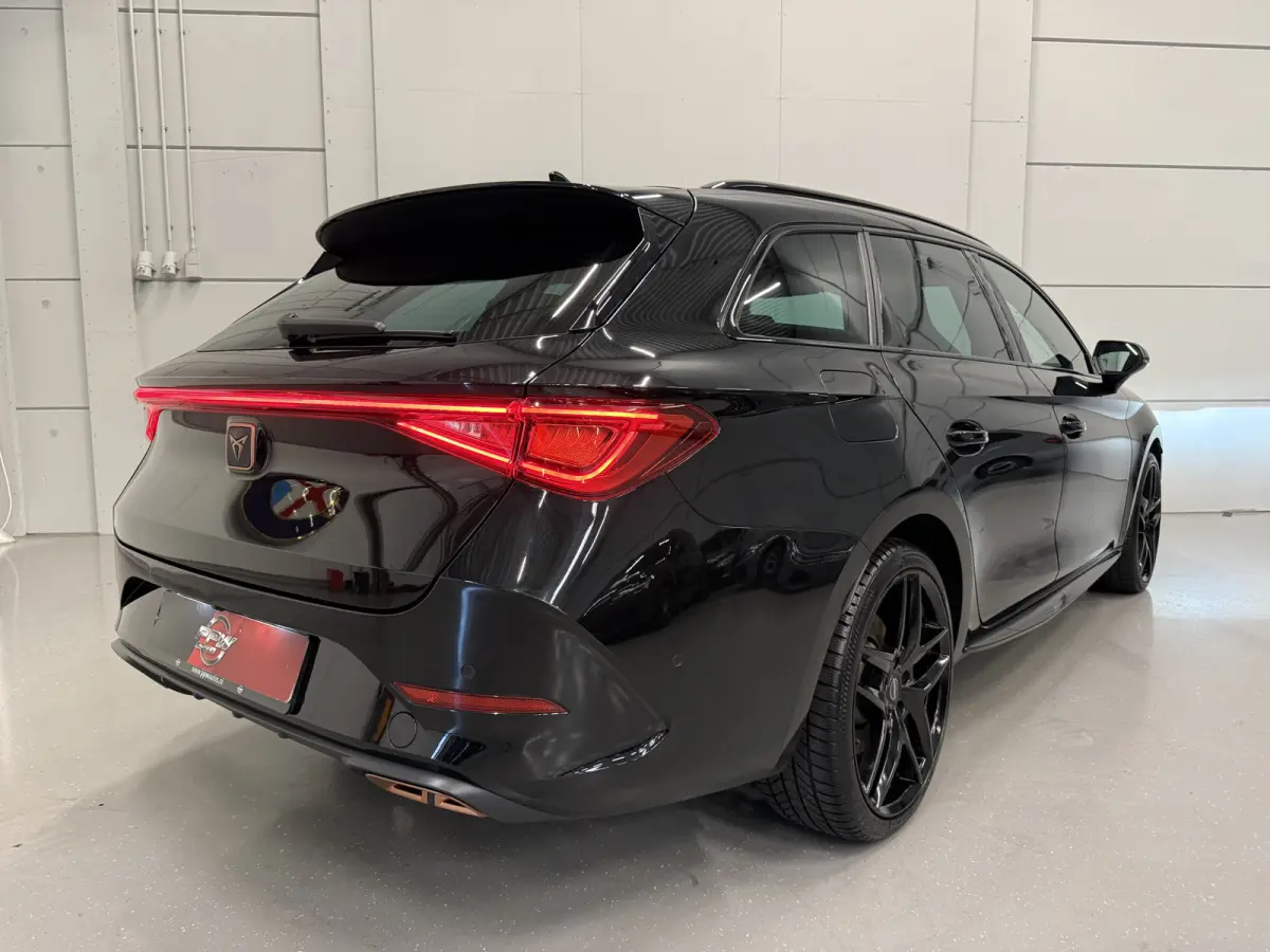 1.4 e-Hybrid VZ 245PK BLACK LED/19"BLACK/ACC/CARPLAY/DRIVE ADAPTIVE-ONDERSTEL/SOH 89%/KEYLESS/SFEER/CAMERA/LEER-STOF SP.STOEL/STOEL+STUURVERW/PRIVACY/ELECTR.A.KLEP/DONKERE-HEMEL/VOLLEDIG CUP
