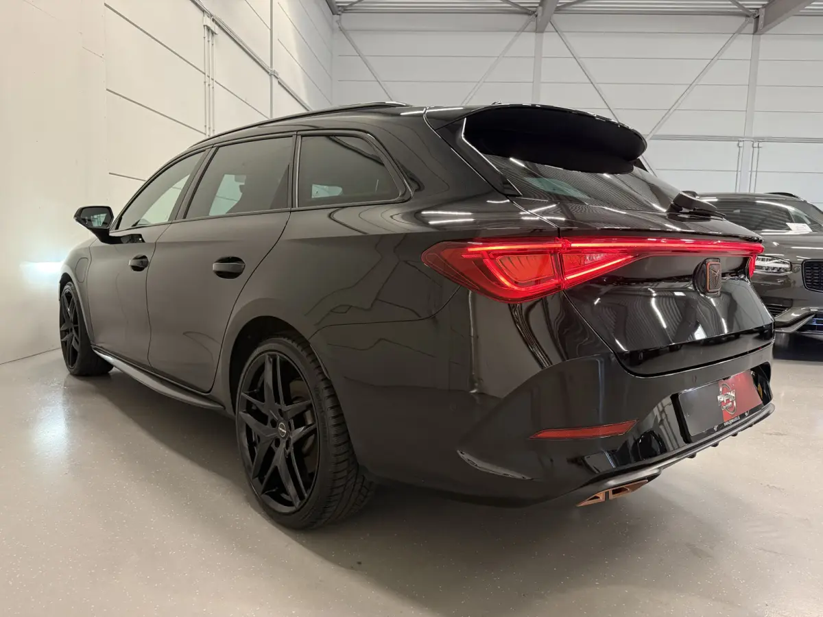 1.4 e-Hybrid VZ 245PK BLACK LED/19"BLACK/ACC/CARPLAY/DRIVE ADAPTIVE-ONDERSTEL/SOH 89%/KEYLESS/SFEER/CAMERA/LEER-STOF SP.STOEL/STOEL+STUURVERW/PRIVACY/ELECTR.A.KLEP/DONKERE-HEMEL/VOLLEDIG CUP