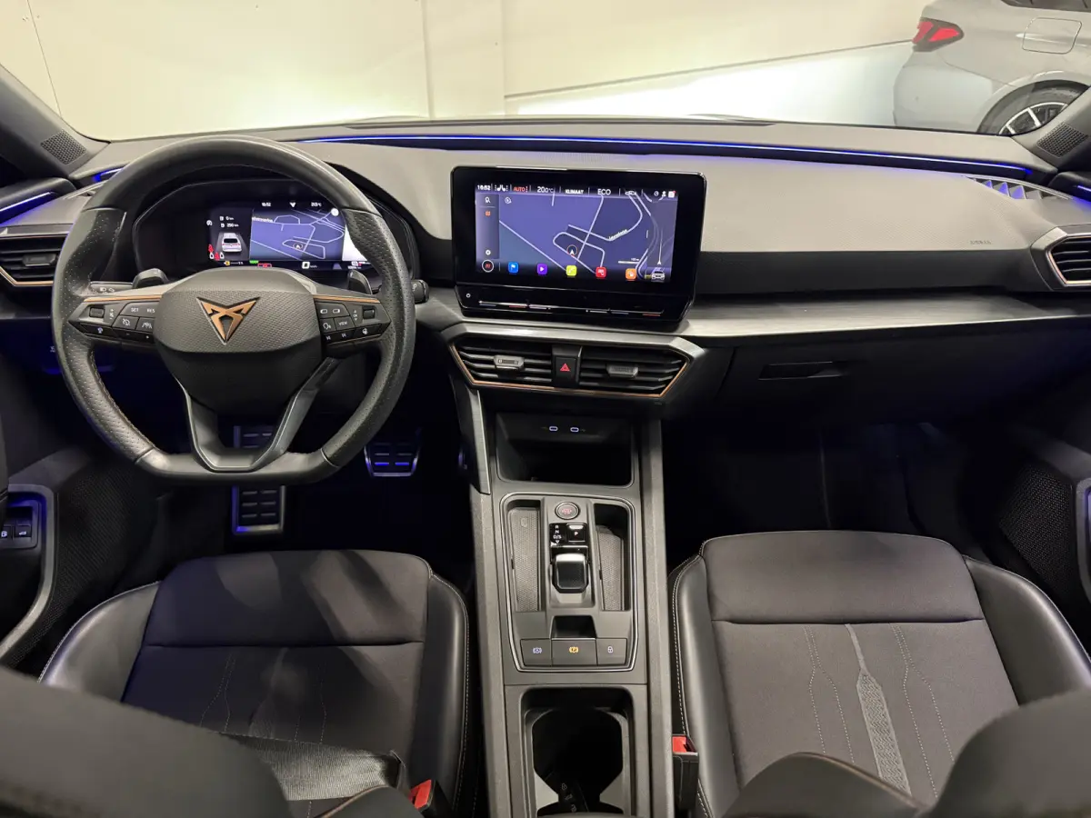 1.4 e-Hybrid VZ 245PK BLACK LED/19"BLACK/ACC/CARPLAY/DRIVE ADAPTIVE-ONDERSTEL/SOH 89%/KEYLESS/SFEER/CAMERA/LEER-STOF SP.STOEL/STOEL+STUURVERW/PRIVACY/ELECTR.A.KLEP/DONKERE-HEMEL/VOLLEDIG CUP