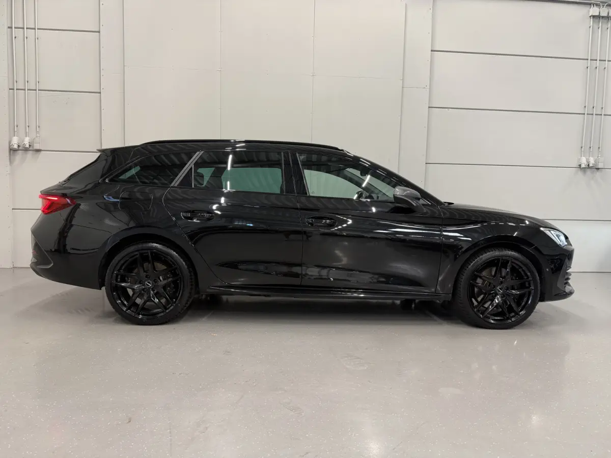 1.4 e-Hybrid VZ 245PK BLACK LED/19"BLACK/ACC/CARPLAY/DRIVE ADAPTIVE-ONDERSTEL/SOH 89%/KEYLESS/SFEER/CAMERA/LEER-STOF SP.STOEL/STOEL+STUURVERW/PRIVACY/ELECTR.A.KLEP/DONKERE-HEMEL/VOLLEDIG CUP
