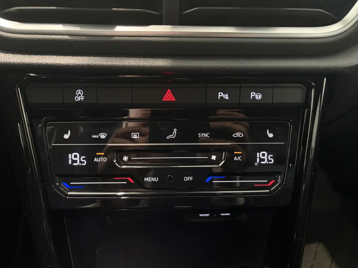 1.5 TSI R-Line Business+ | ADAPTIVE CRUISE CONTROL | ACHTERUITRIJCAMERA | TREKHAAK | ELEKTRISCH BEDIENBARE ACHTERKLEP | PANORAMADAK |