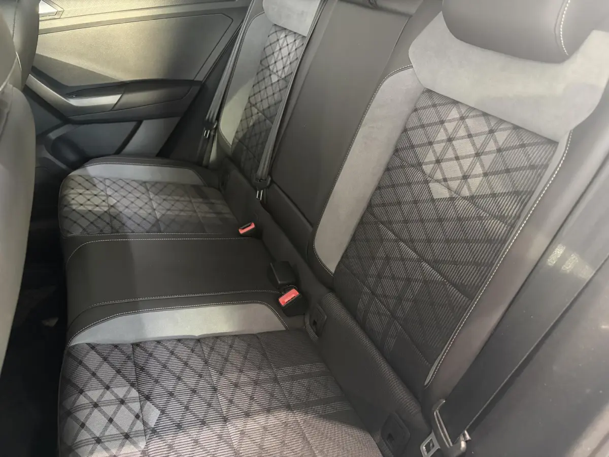 1.5 TSI R-Line Business+ | ADAPTIVE CRUISE CONTROL | ACHTERUITRIJCAMERA | TREKHAAK | ELEKTRISCH BEDIENBARE ACHTERKLEP | PANORAMADAK |