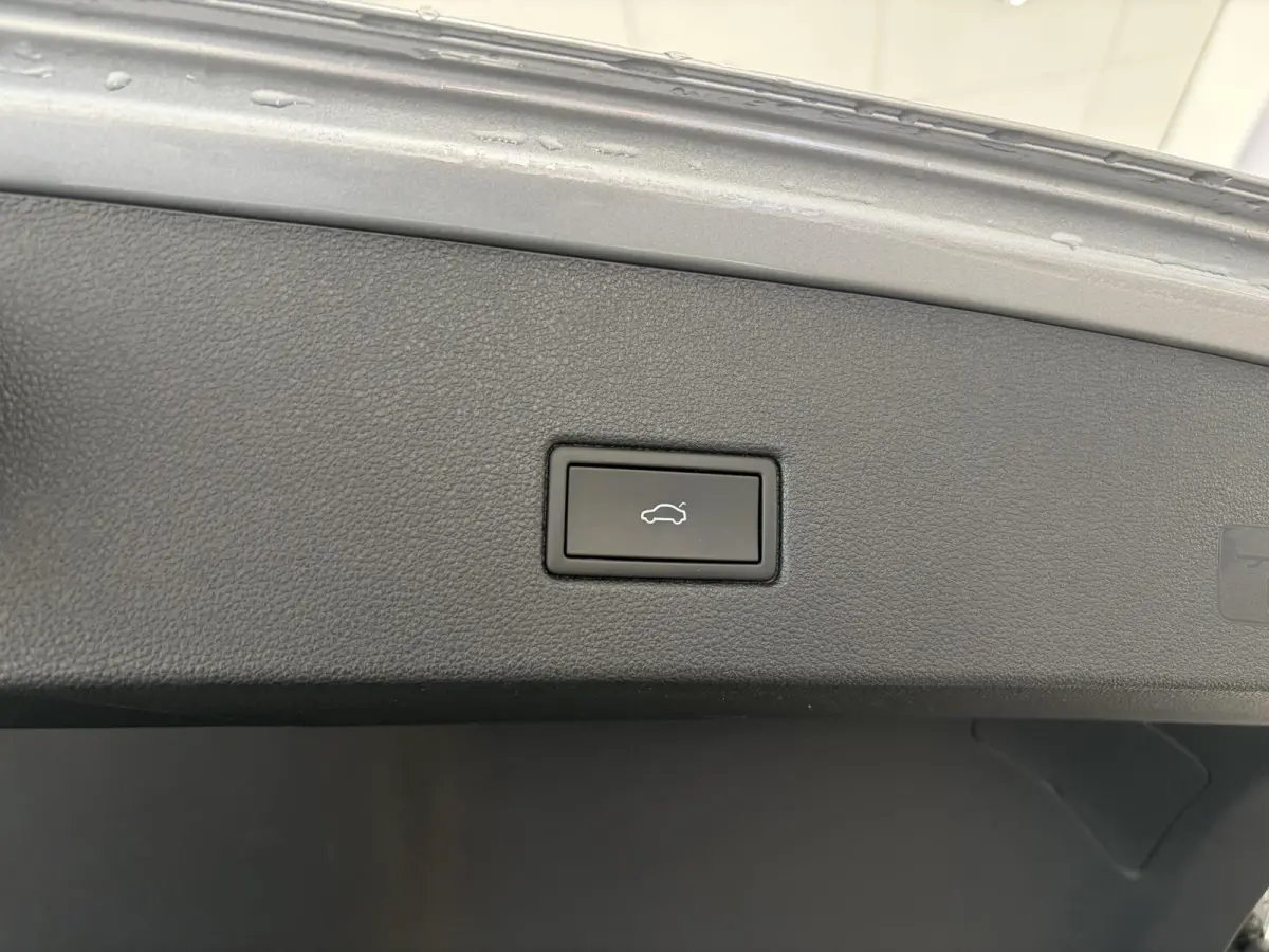 1.5 TSI R-Line Business+ | ADAPTIVE CRUISE CONTROL | ACHTERUITRIJCAMERA | TREKHAAK | ELEKTRISCH BEDIENBARE ACHTERKLEP | PANORAMADAK |