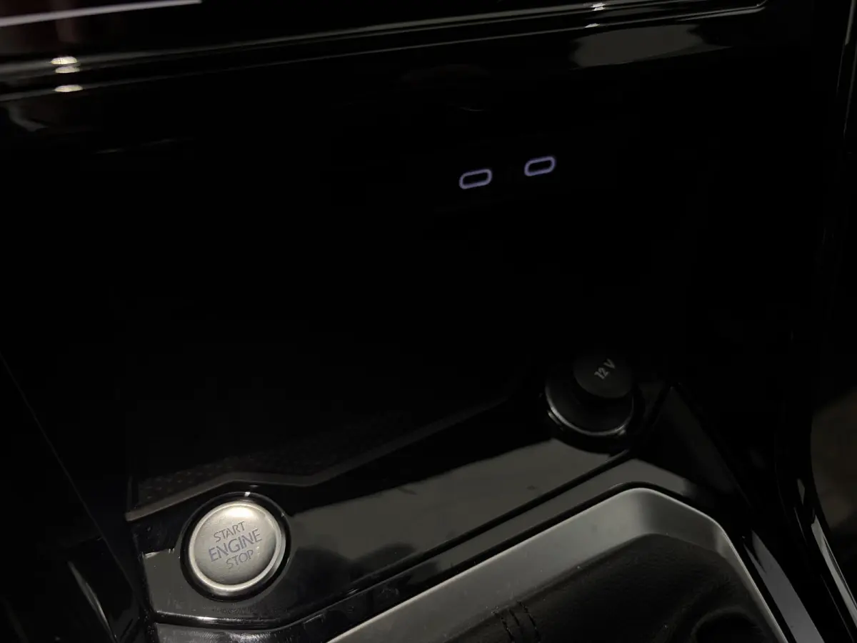 1.5 TSI R-Line Business+ | ADAPTIVE CRUISE CONTROL | ACHTERUITRIJCAMERA | TREKHAAK | ELEKTRISCH BEDIENBARE ACHTERKLEP | PANORAMADAK |