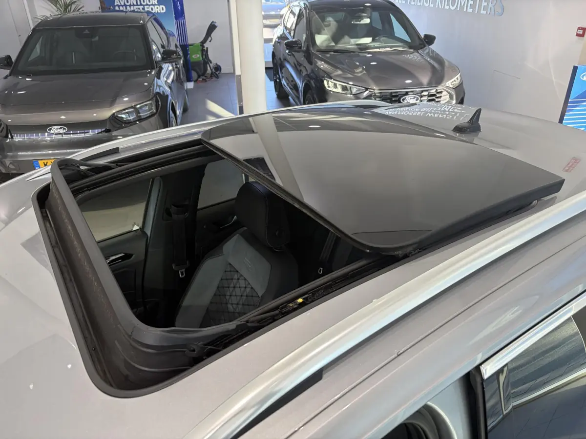 1.5 TSI R-Line Business+ | ADAPTIVE CRUISE CONTROL | ACHTERUITRIJCAMERA | TREKHAAK | ELEKTRISCH BEDIENBARE ACHTERKLEP | PANORAMADAK |