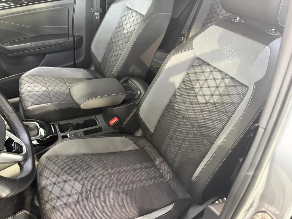 1.5 TSI R-Line Business+ | ADAPTIVE CRUISE CONTROL | ACHTERUITRIJCAMERA | TREKHAAK | ELEKTRISCH BEDIENBARE ACHTERKLEP | PANORAMADAK |