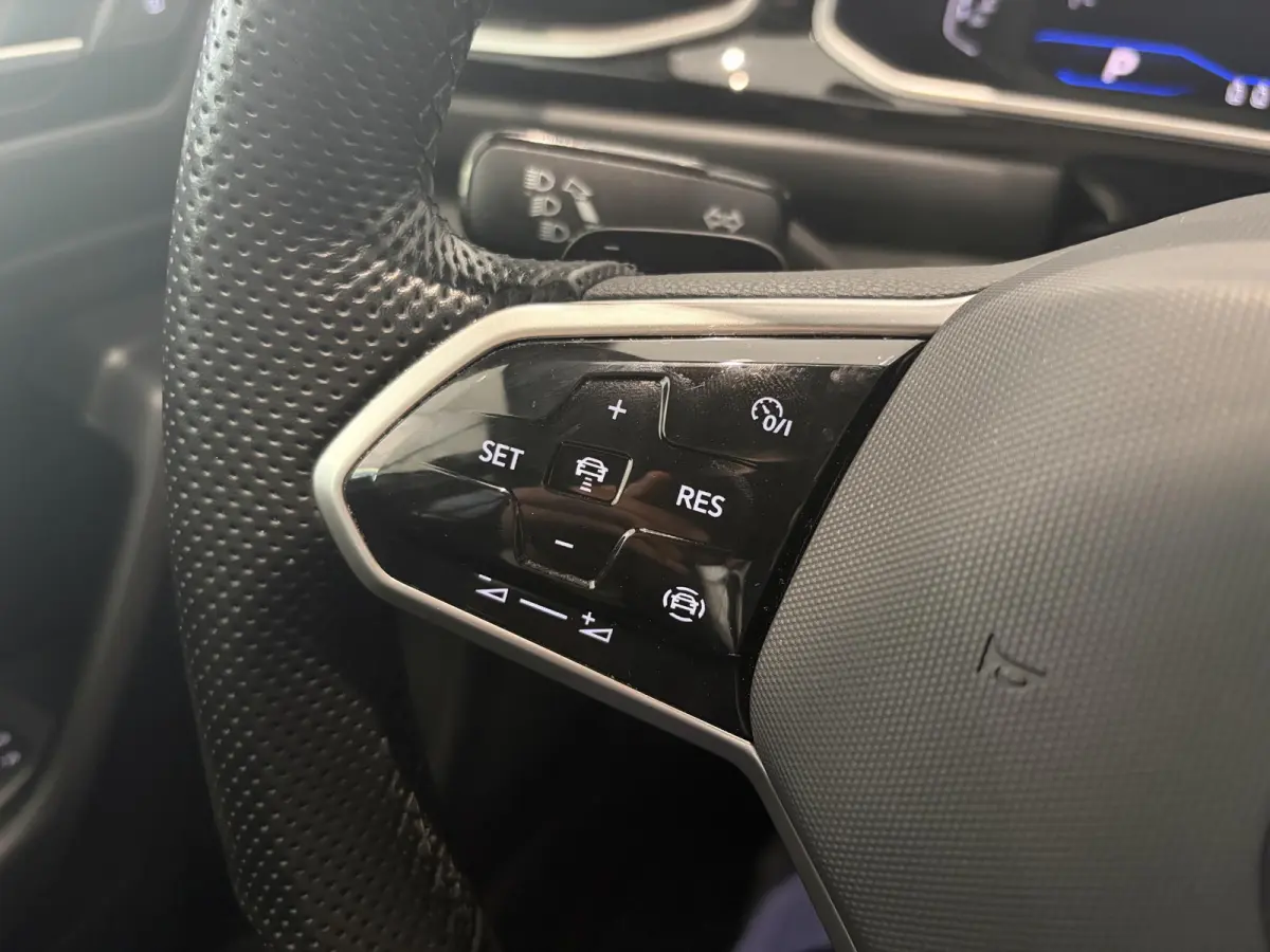 1.5 TSI R-Line Business+ | ADAPTIVE CRUISE CONTROL | ACHTERUITRIJCAMERA | TREKHAAK | ELEKTRISCH BEDIENBARE ACHTERKLEP | PANORAMADAK |
