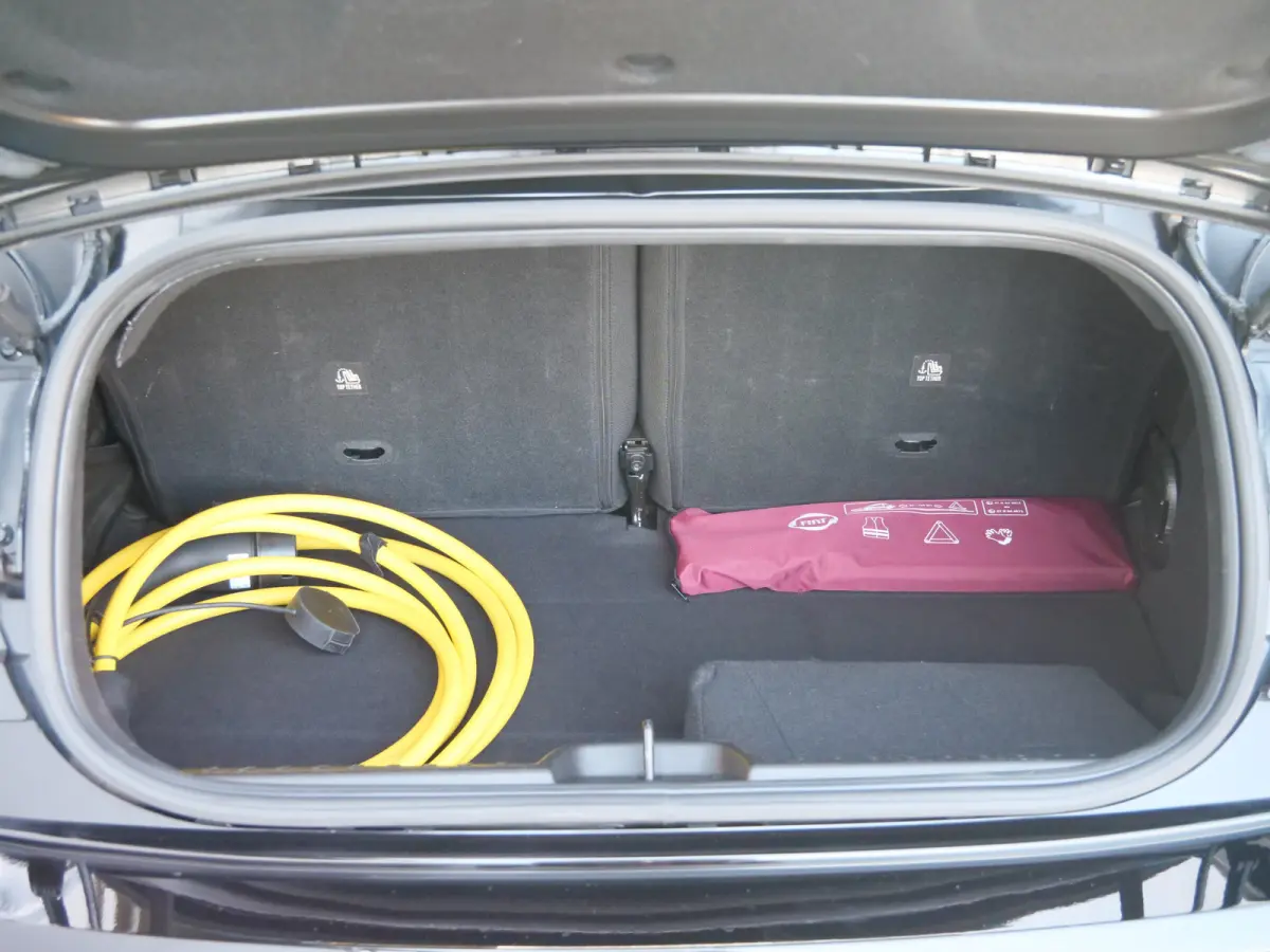 Urban 42 kWh 119 Pk Automaat DAB / Apple Carplay / Camera / Stoelverwarming / SOH 95,7 %