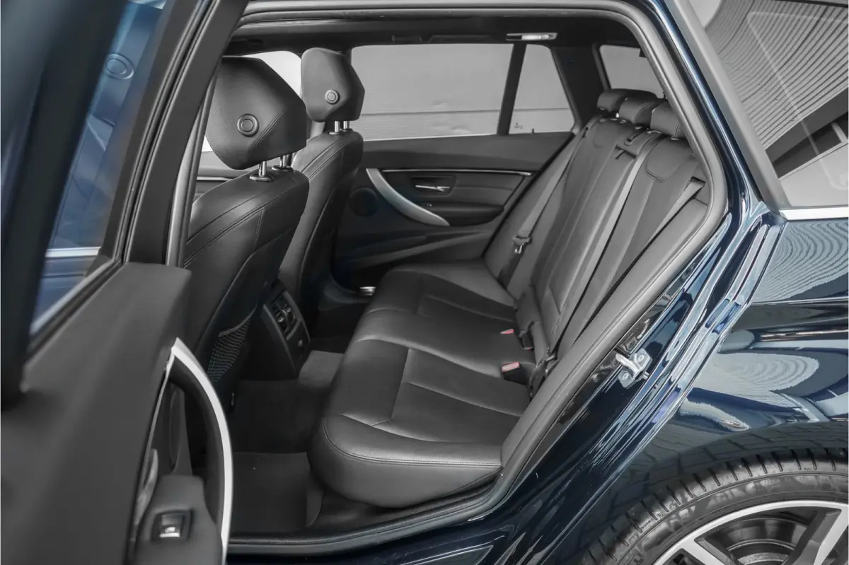 330i High Executive M-Sport Pano Leder Stuur & Stoelverw PDC 19"