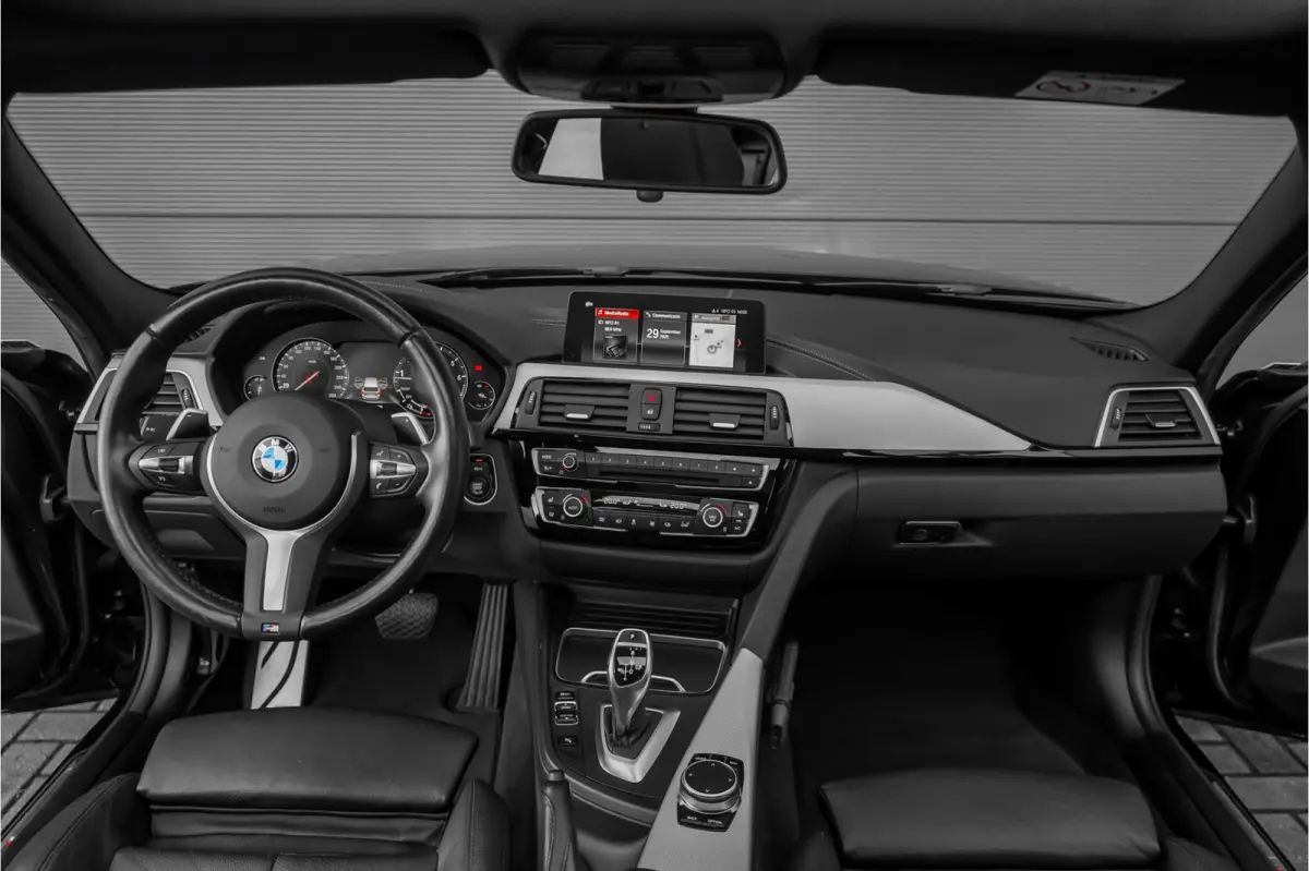 330i High Executive M-Sport Pano Leder Stuur & Stoelverw PDC 19"