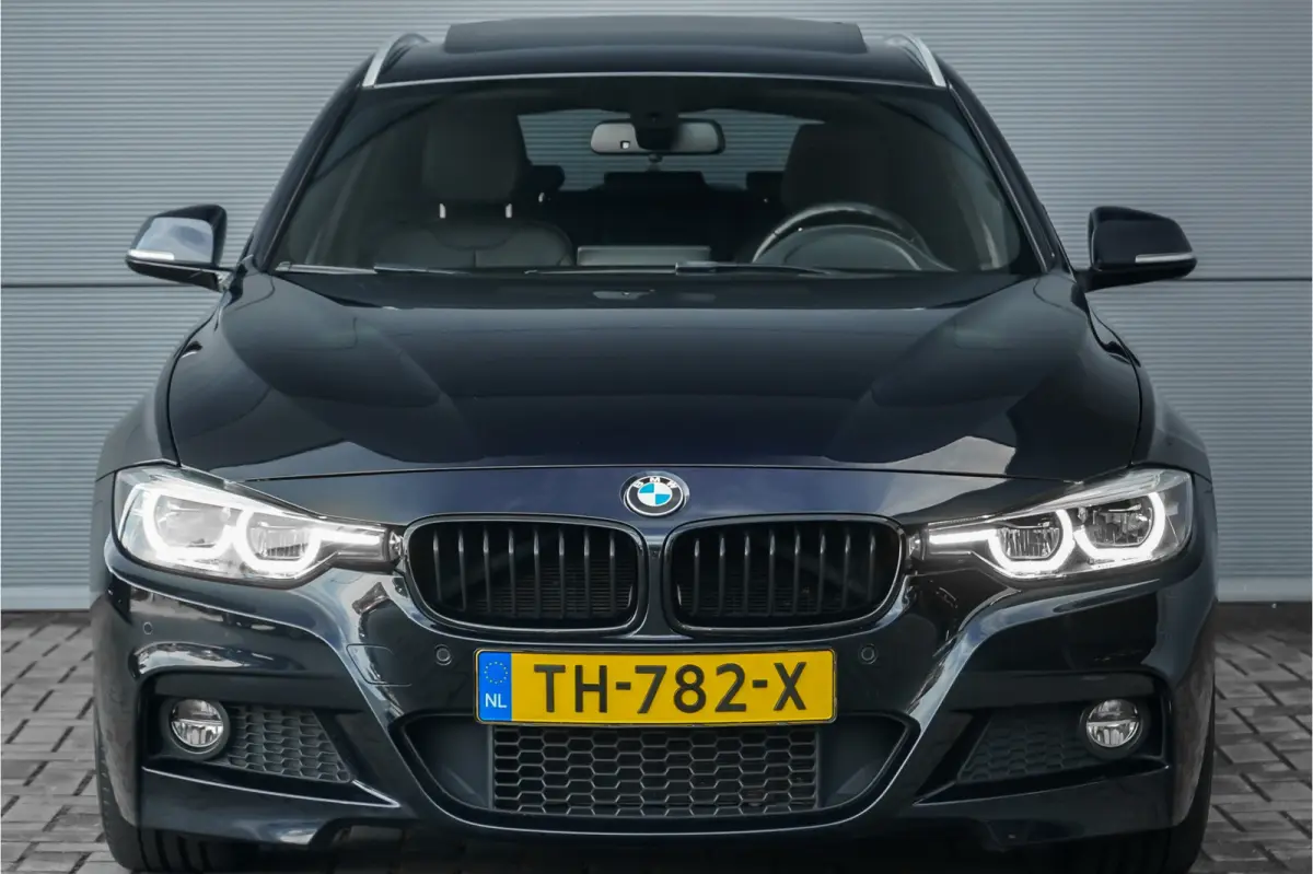 330i High Executive M-Sport Pano Leder Stuur & Stoelverw PDC 19"