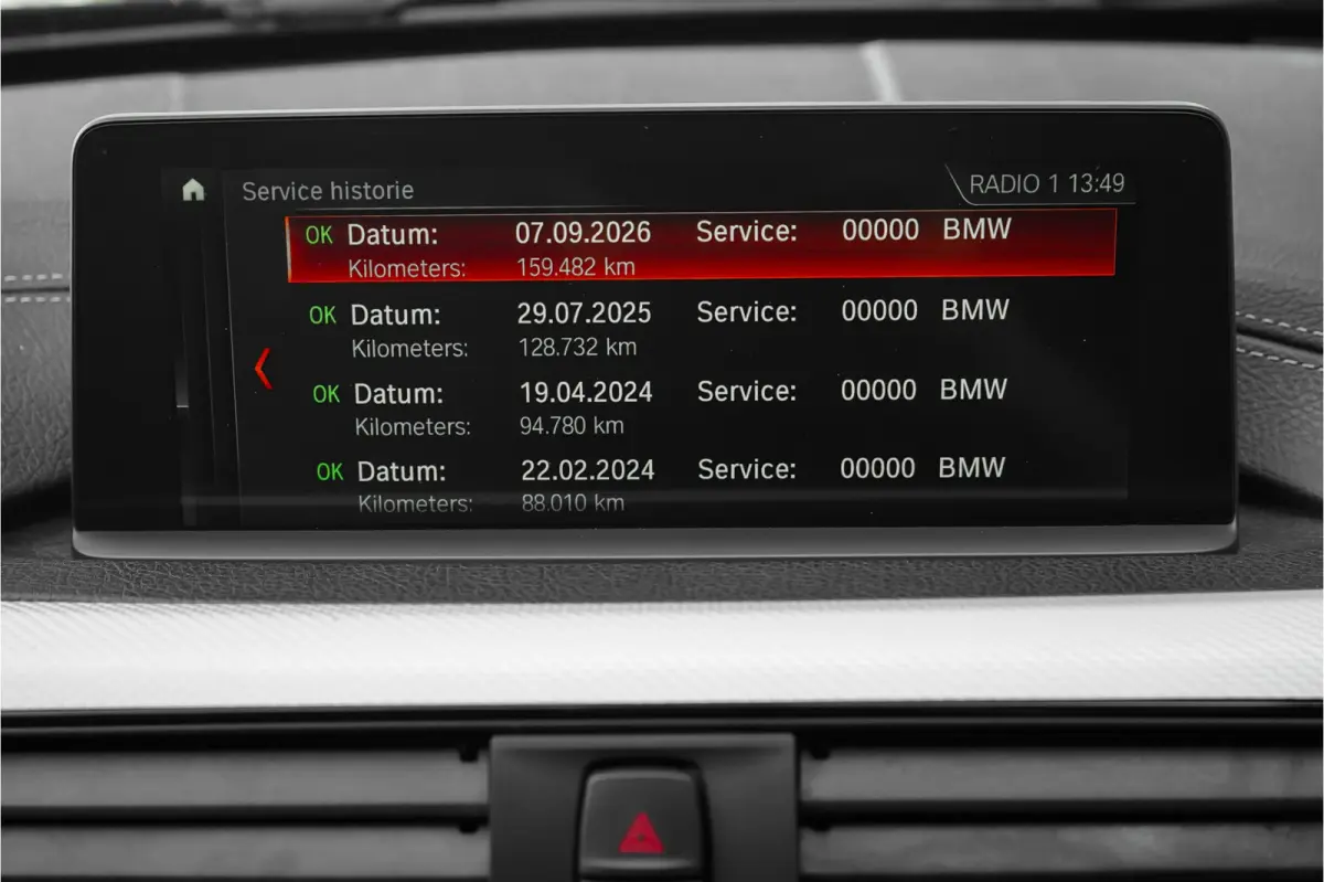 330i High Executive M-Sport Pano Leder Stuur & Stoelverw PDC 19"