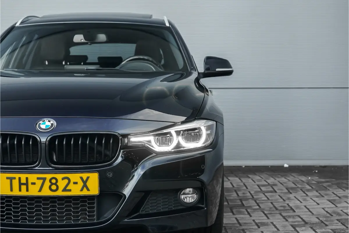 330i High Executive M-Sport Pano Leder Stuur & Stoelverw PDC 19"