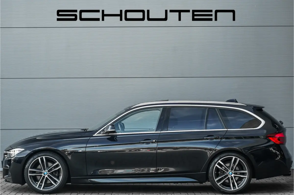 330i High Executive M-Sport Pano Leder Stuur & Stoelverw PDC 19"