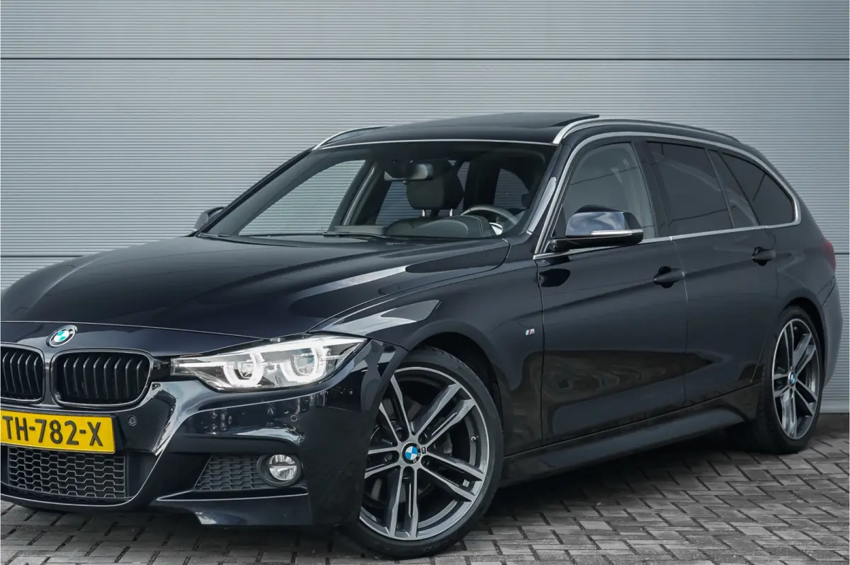 330i High Executive M-Sport Pano Leder Stuur & Stoelverw PDC 19"