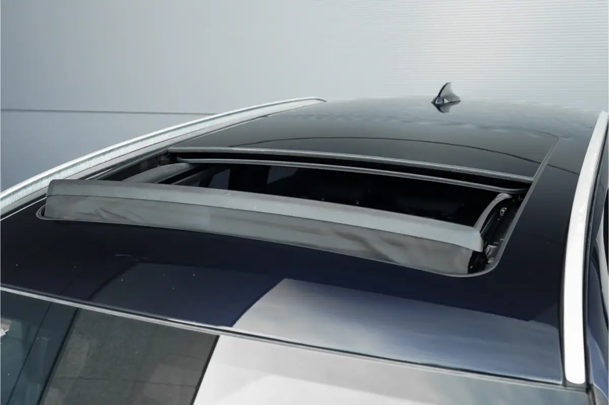 330i High Executive M-Sport Pano Leder Stuur & Stoelverw PDC 19"
