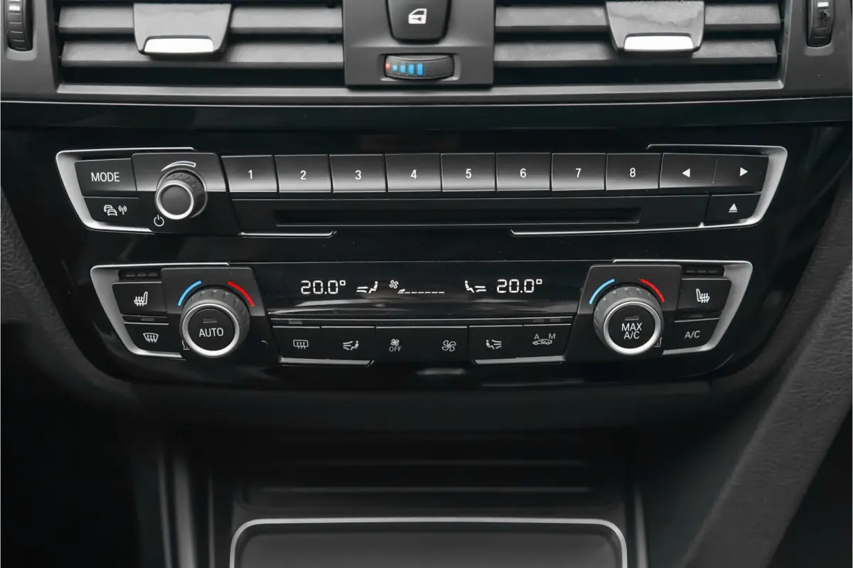 330i High Executive M-Sport Pano Leder Stuur & Stoelverw PDC 19"