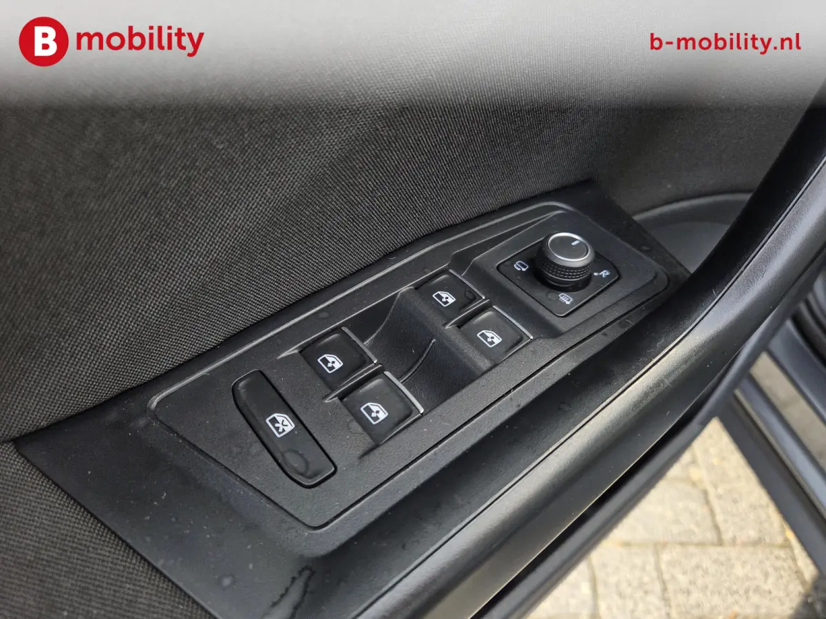 1.0 TSI Style Business Apple CarPlay NL Auto! | Adaptive Cruise Control | PDC V+A | DAB Audio