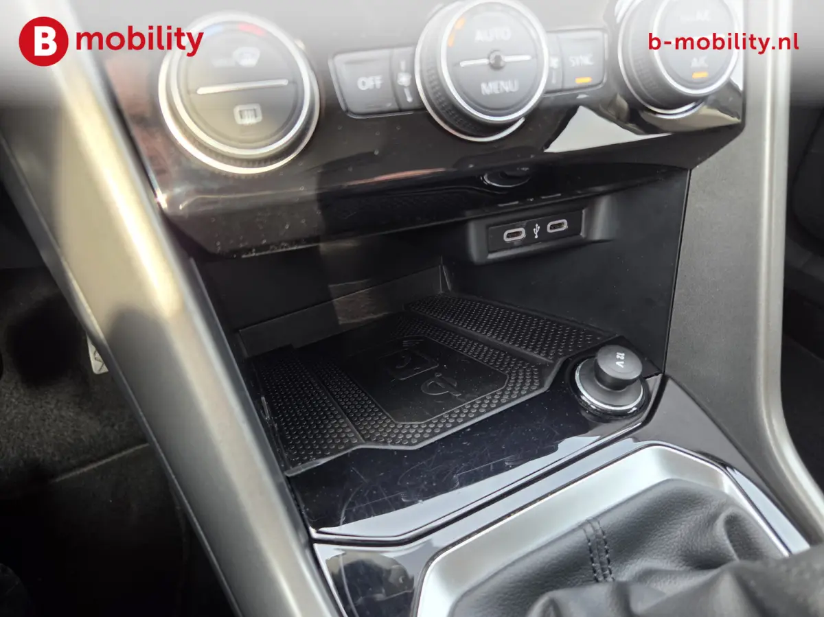 1.0 TSI Style Business Apple CarPlay NL Auto! | Adaptive Cruise Control | PDC V+A | DAB Audio
