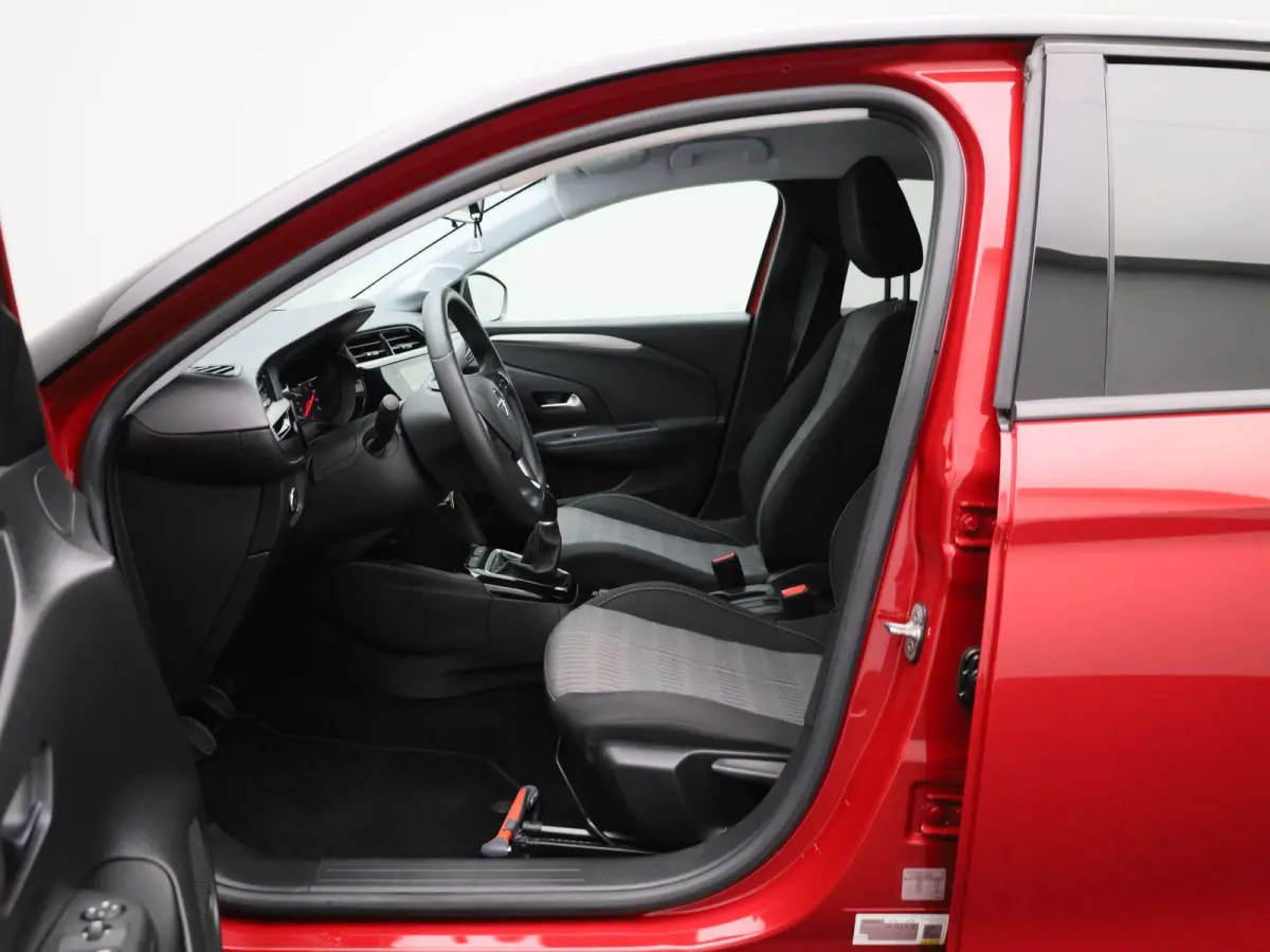 1.2 Edition | WORDT VERWACHT | APPLE CARPLAY | ANDROID AUTO | NAVIGATIE | ACHTERUITRIJCAMERA | DAB RADIO | GETINTE RUITEN | LICHTMETALEN VELGEN | BLUETOOTH | AIRCO | CRUISE CONTROL |