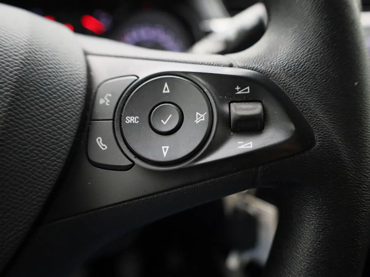 1.2 Edition | WORDT VERWACHT | APPLE CARPLAY | ANDROID AUTO | NAVIGATIE | ACHTERUITRIJCAMERA | DAB RADIO | GETINTE RUITEN | LICHTMETALEN VELGEN | BLUETOOTH | AIRCO | CRUISE CONTROL |