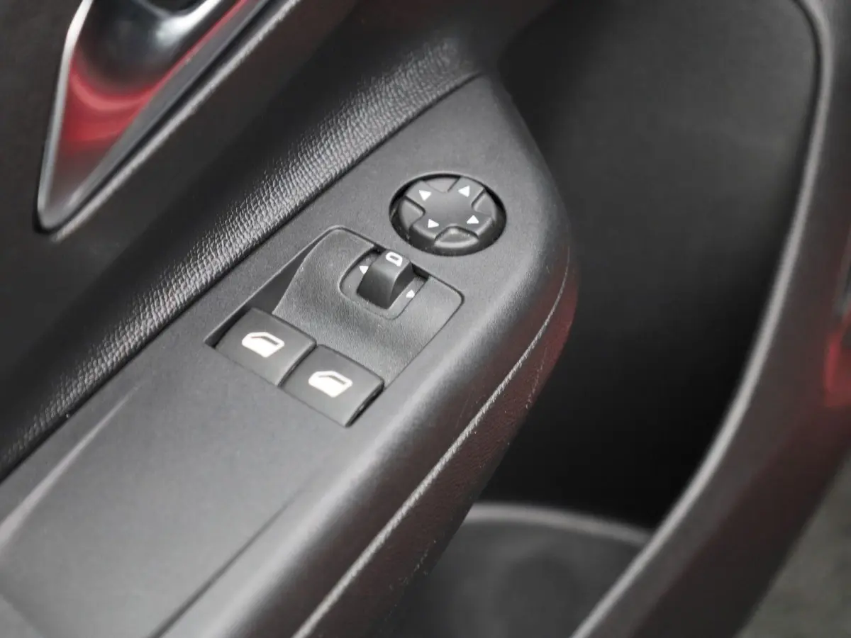 1.2 Edition | WORDT VERWACHT | APPLE CARPLAY | ANDROID AUTO | NAVIGATIE | ACHTERUITRIJCAMERA | DAB RADIO | GETINTE RUITEN | LICHTMETALEN VELGEN | BLUETOOTH | AIRCO | CRUISE CONTROL |