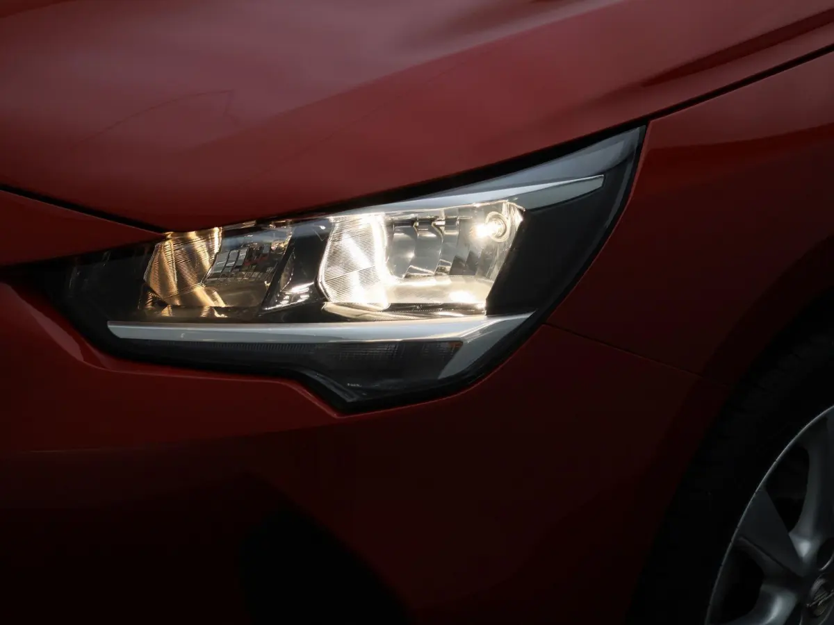 1.2 Edition | WORDT VERWACHT | APPLE CARPLAY | ANDROID AUTO | NAVIGATIE | ACHTERUITRIJCAMERA | DAB RADIO | GETINTE RUITEN | LICHTMETALEN VELGEN | BLUETOOTH | AIRCO | CRUISE CONTROL |