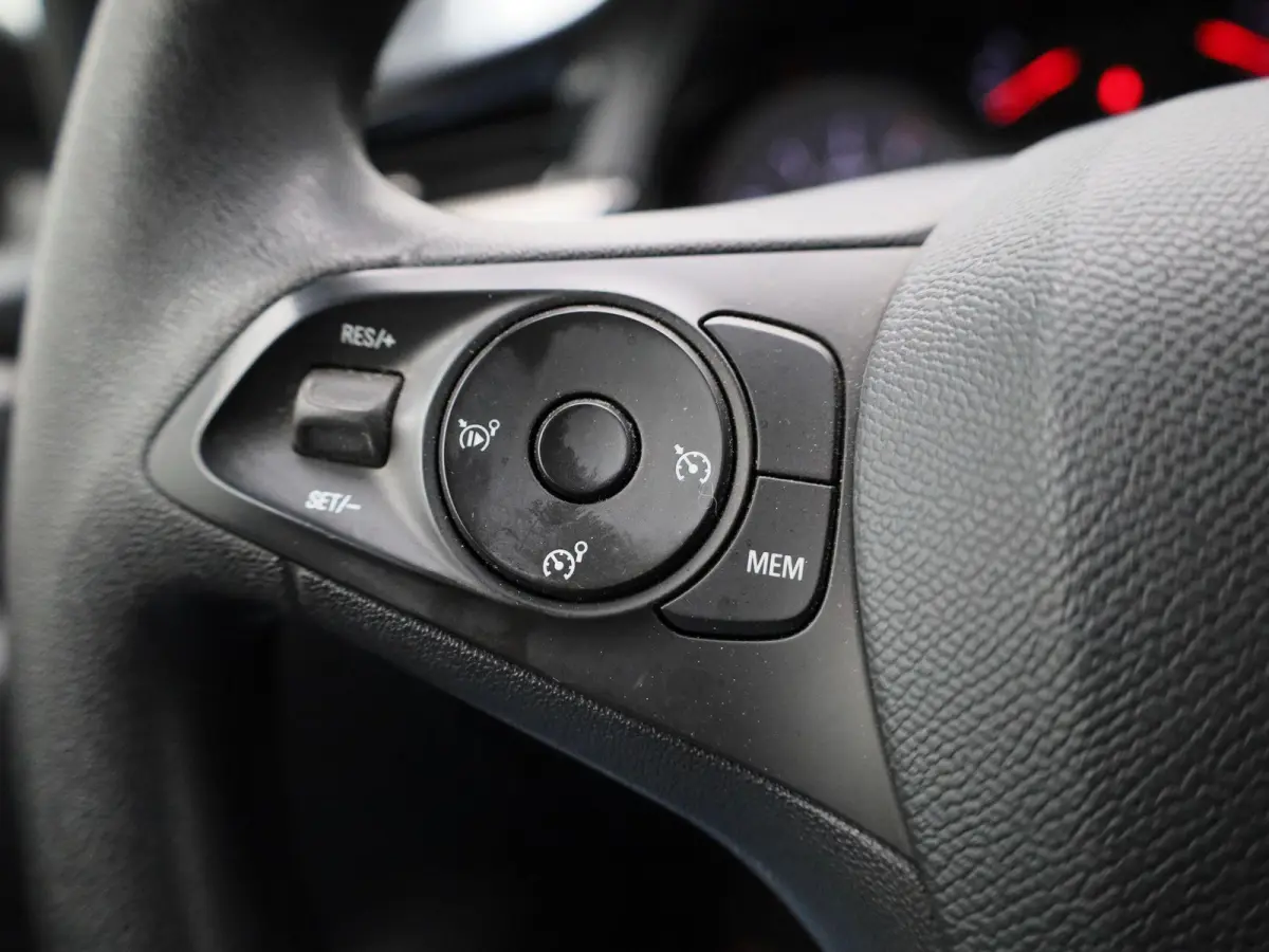 1.2 Edition | WORDT VERWACHT | APPLE CARPLAY | ANDROID AUTO | NAVIGATIE | ACHTERUITRIJCAMERA | DAB RADIO | GETINTE RUITEN | LICHTMETALEN VELGEN | BLUETOOTH | AIRCO | CRUISE CONTROL |