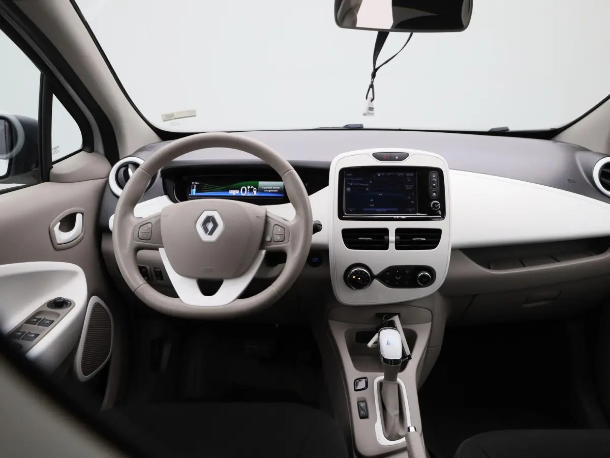 R90 Life 41 kWh | WORDT VERWACHT | NAVIGATIE | PARKEERSENSOREN ACHTER | BLUETOOTH | CRUISE CONTROL | AIRCO | MULTIFUNCTIONEEL STUURWIEL | 5-DEURS |