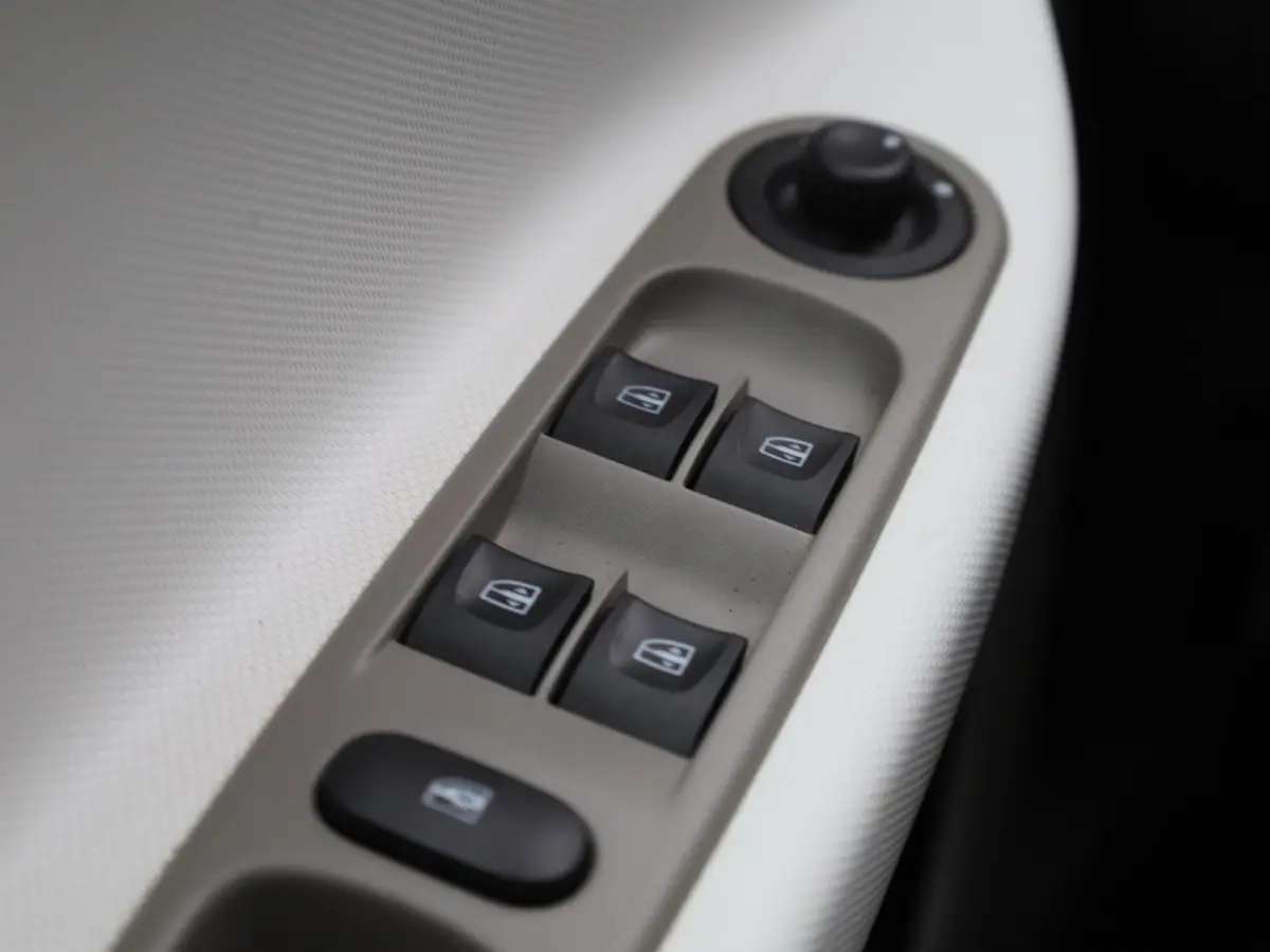 R90 Life 41 kWh | WORDT VERWACHT | NAVIGATIE | PARKEERSENSOREN ACHTER | BLUETOOTH | CRUISE CONTROL | AIRCO | MULTIFUNCTIONEEL STUURWIEL | 5-DEURS |