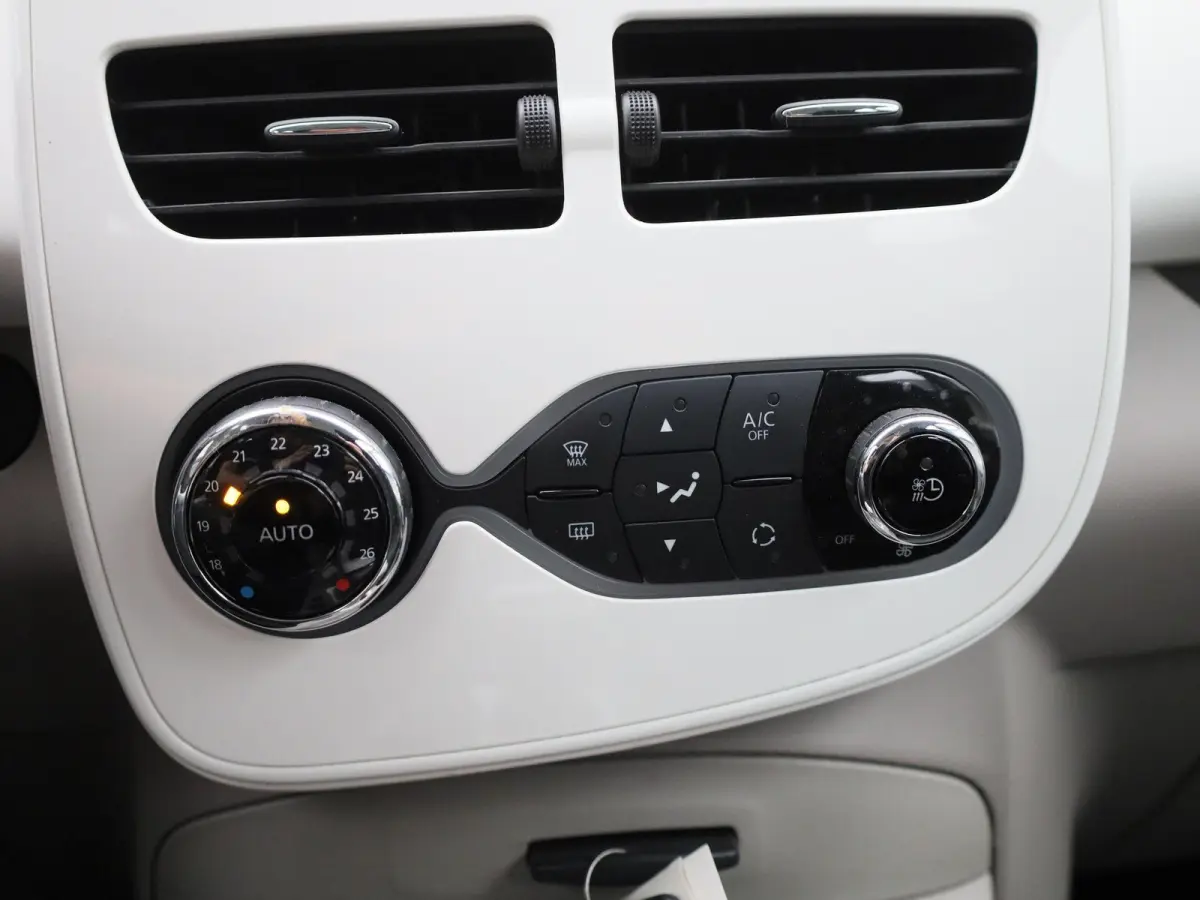 R90 Life 41 kWh | WORDT VERWACHT | NAVIGATIE | PARKEERSENSOREN ACHTER | BLUETOOTH | CRUISE CONTROL | AIRCO | MULTIFUNCTIONEEL STUURWIEL | 5-DEURS |