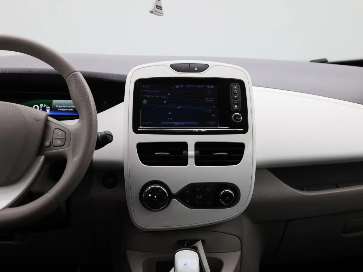 R90 Life 41 kWh | WORDT VERWACHT | NAVIGATIE | PARKEERSENSOREN ACHTER | BLUETOOTH | CRUISE CONTROL | AIRCO | MULTIFUNCTIONEEL STUURWIEL | 5-DEURS |
