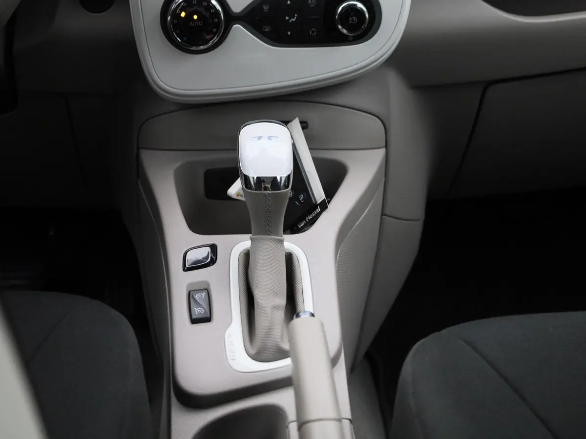 R90 Life 41 kWh | WORDT VERWACHT | NAVIGATIE | PARKEERSENSOREN ACHTER | BLUETOOTH | CRUISE CONTROL | AIRCO | MULTIFUNCTIONEEL STUURWIEL | 5-DEURS |