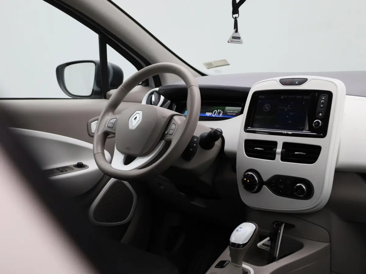 R90 Life 41 kWh | WORDT VERWACHT | NAVIGATIE | PARKEERSENSOREN ACHTER | BLUETOOTH | CRUISE CONTROL | AIRCO | MULTIFUNCTIONEEL STUURWIEL | 5-DEURS |