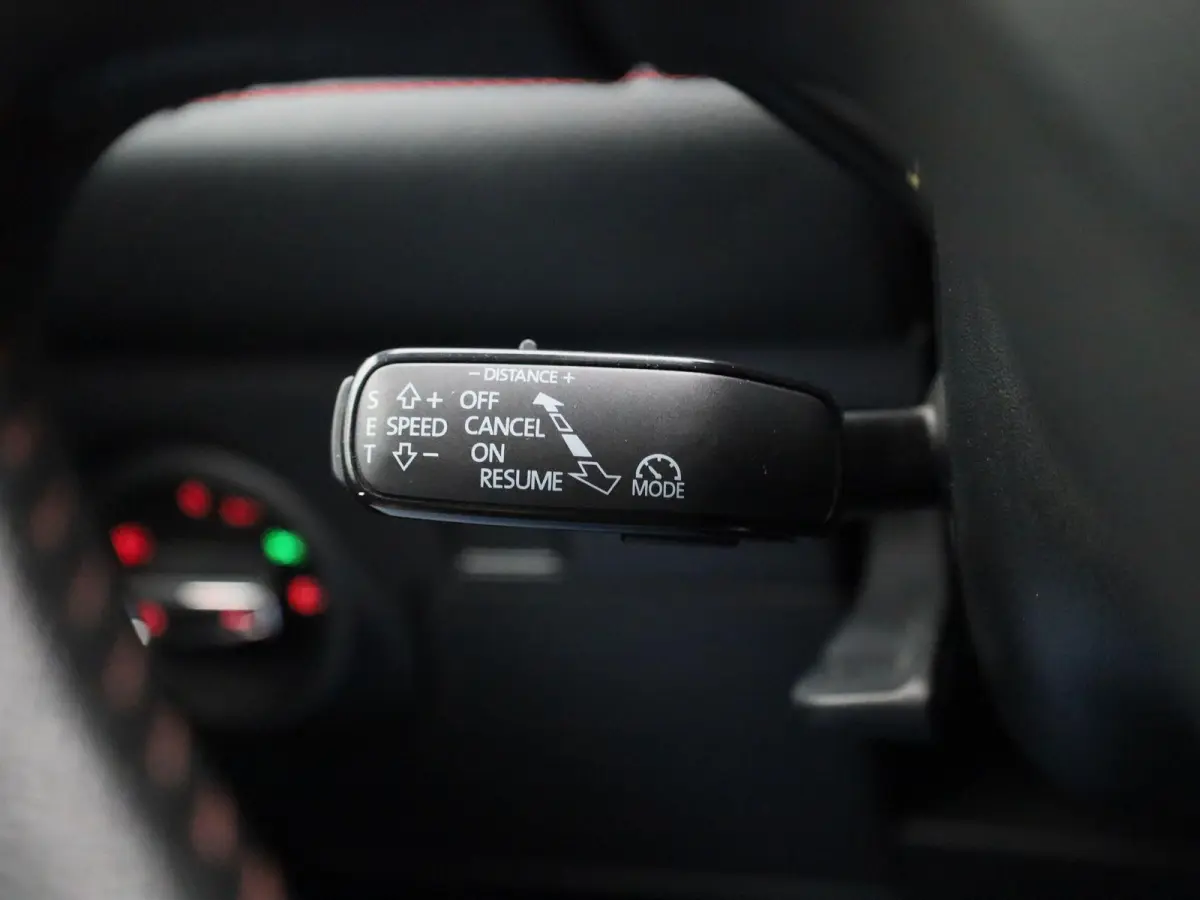 1.0 TSI FR Business Intense | APPLE CARPLAY | ANDROID AUTO | ACHTERUITRIJCAMERA | KEYLESS | LED VERLICHTING | STOELVERWARMING | CLIMATE CONTROL | RIJ MODUSSEN | CRUISE CONTROL | LICHTMETALEN
