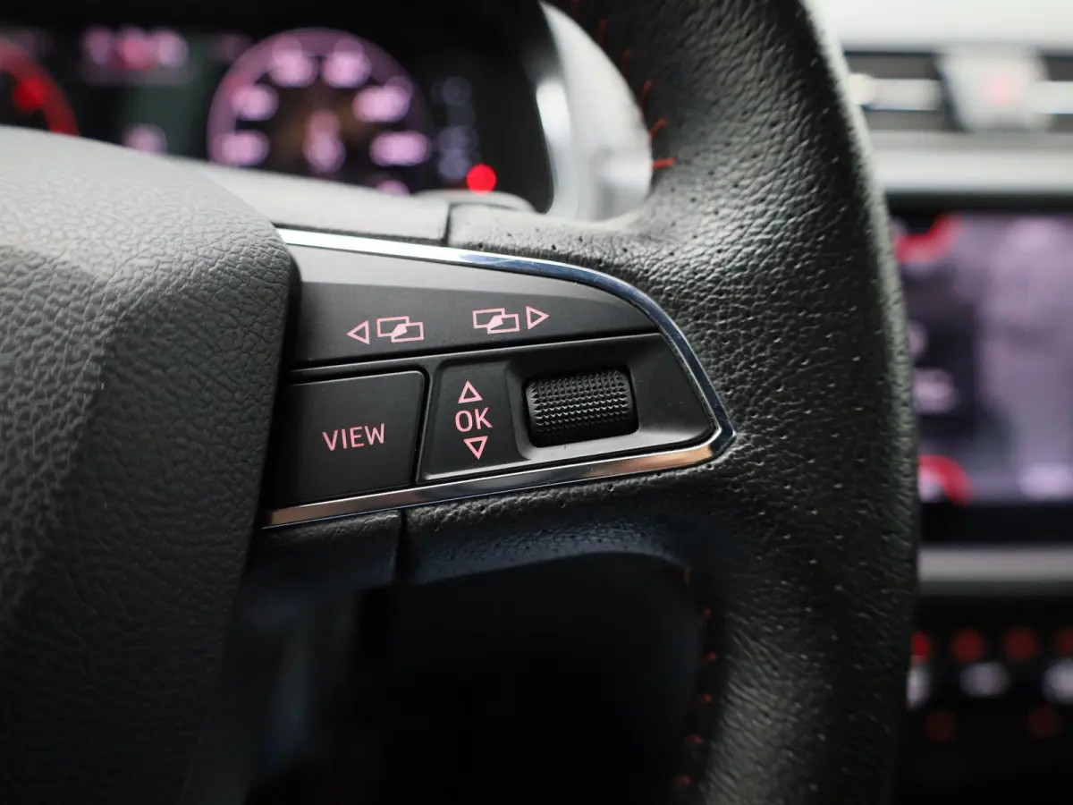 1.0 TSI FR Business Intense | APPLE CARPLAY | ANDROID AUTO | ACHTERUITRIJCAMERA | KEYLESS | LED VERLICHTING | STOELVERWARMING | CLIMATE CONTROL | RIJ MODUSSEN | CRUISE CONTROL | LICHTMETALEN