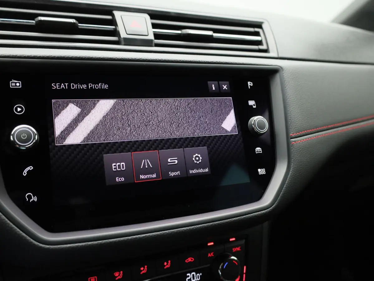 1.0 TSI FR Business Intense | APPLE CARPLAY | ANDROID AUTO | ACHTERUITRIJCAMERA | KEYLESS | LED VERLICHTING | STOELVERWARMING | CLIMATE CONTROL | RIJ MODUSSEN | CRUISE CONTROL | LICHTMETALEN