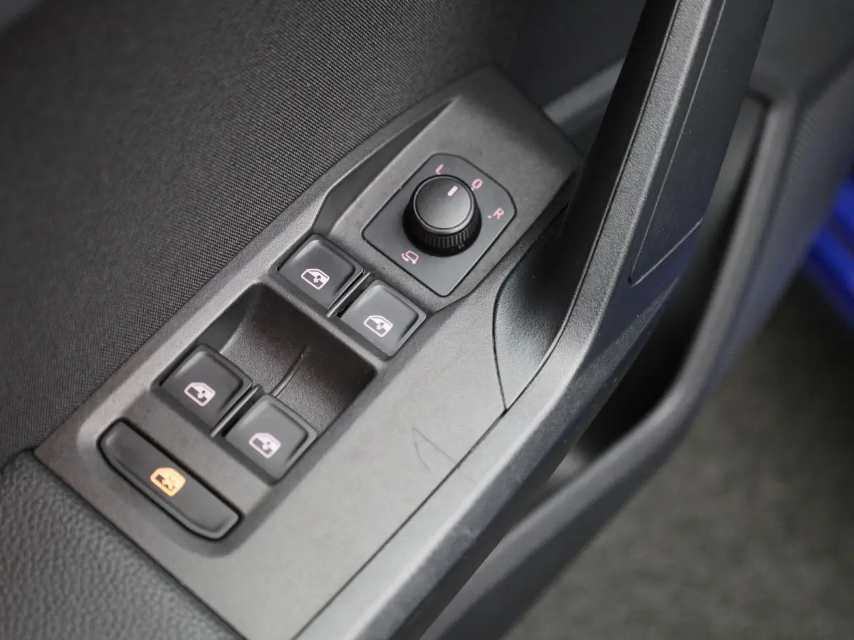 1.0 TSI FR Business Intense | APPLE CARPLAY | ANDROID AUTO | ACHTERUITRIJCAMERA | KEYLESS | LED VERLICHTING | STOELVERWARMING | CLIMATE CONTROL | RIJ MODUSSEN | CRUISE CONTROL | LICHTMETALEN