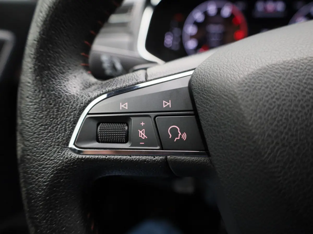 1.0 TSI FR Business Intense | APPLE CARPLAY | ANDROID AUTO | ACHTERUITRIJCAMERA | KEYLESS | LED VERLICHTING | STOELVERWARMING | CLIMATE CONTROL | RIJ MODUSSEN | CRUISE CONTROL | LICHTMETALEN