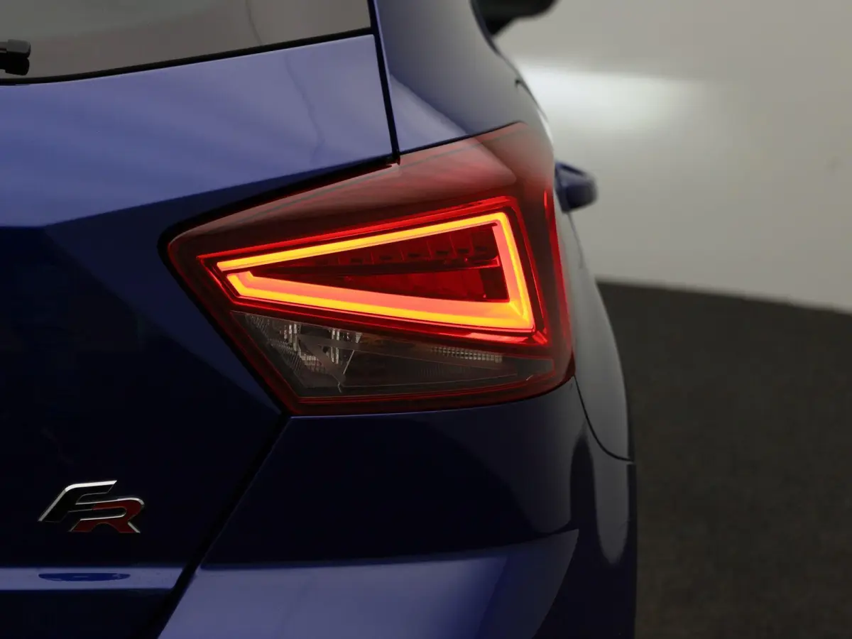 1.0 TSI FR Business Intense | APPLE CARPLAY | ANDROID AUTO | ACHTERUITRIJCAMERA | KEYLESS | LED VERLICHTING | STOELVERWARMING | CLIMATE CONTROL | RIJ MODUSSEN | CRUISE CONTROL | LICHTMETALEN