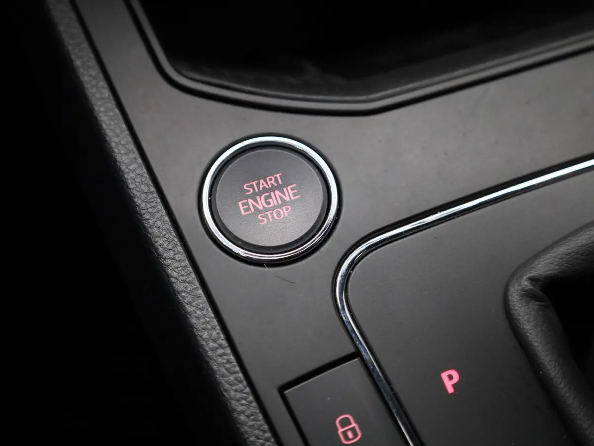 1.0 TSI FR Business Intense | APPLE CARPLAY | ANDROID AUTO | ACHTERUITRIJCAMERA | KEYLESS | LED VERLICHTING | STOELVERWARMING | CLIMATE CONTROL | RIJ MODUSSEN | CRUISE CONTROL | LICHTMETALEN