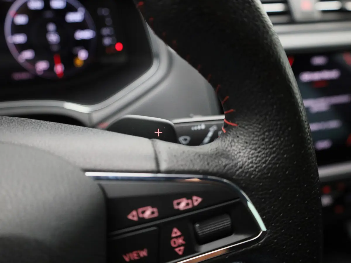 1.0 TSI FR Business Intense | APPLE CARPLAY | ANDROID AUTO | ACHTERUITRIJCAMERA | KEYLESS | LED VERLICHTING | STOELVERWARMING | CLIMATE CONTROL | RIJ MODUSSEN | CRUISE CONTROL | LICHTMETALEN